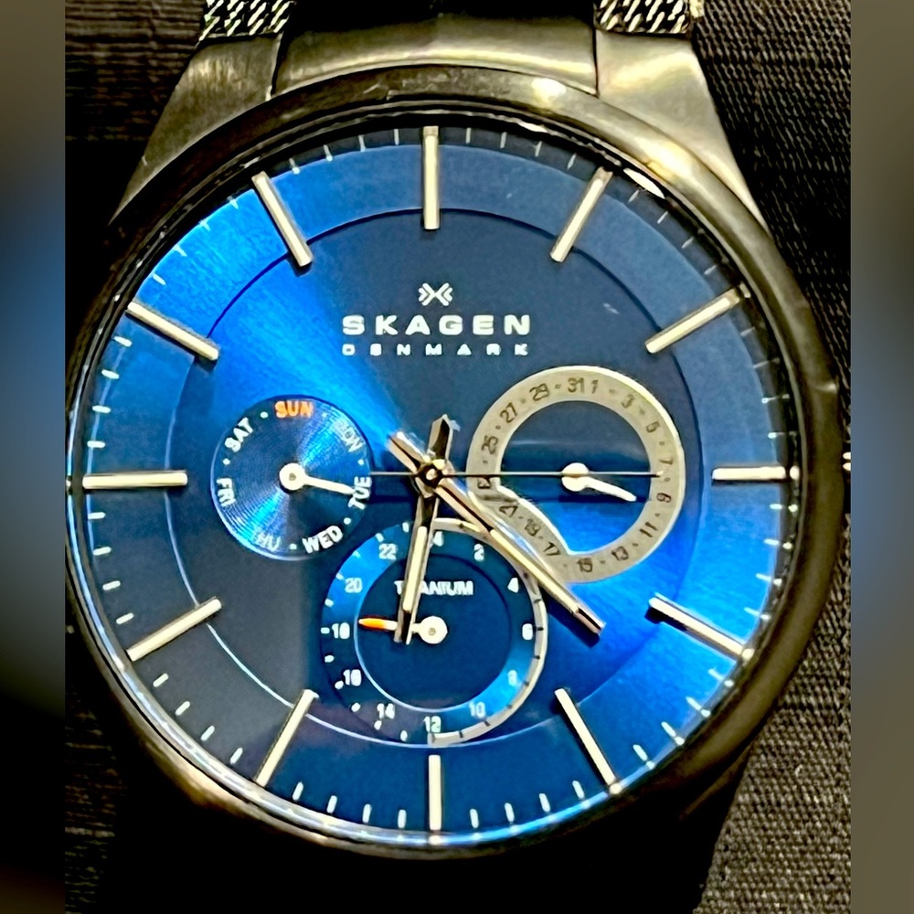 Skagen mens watch. Thin design.